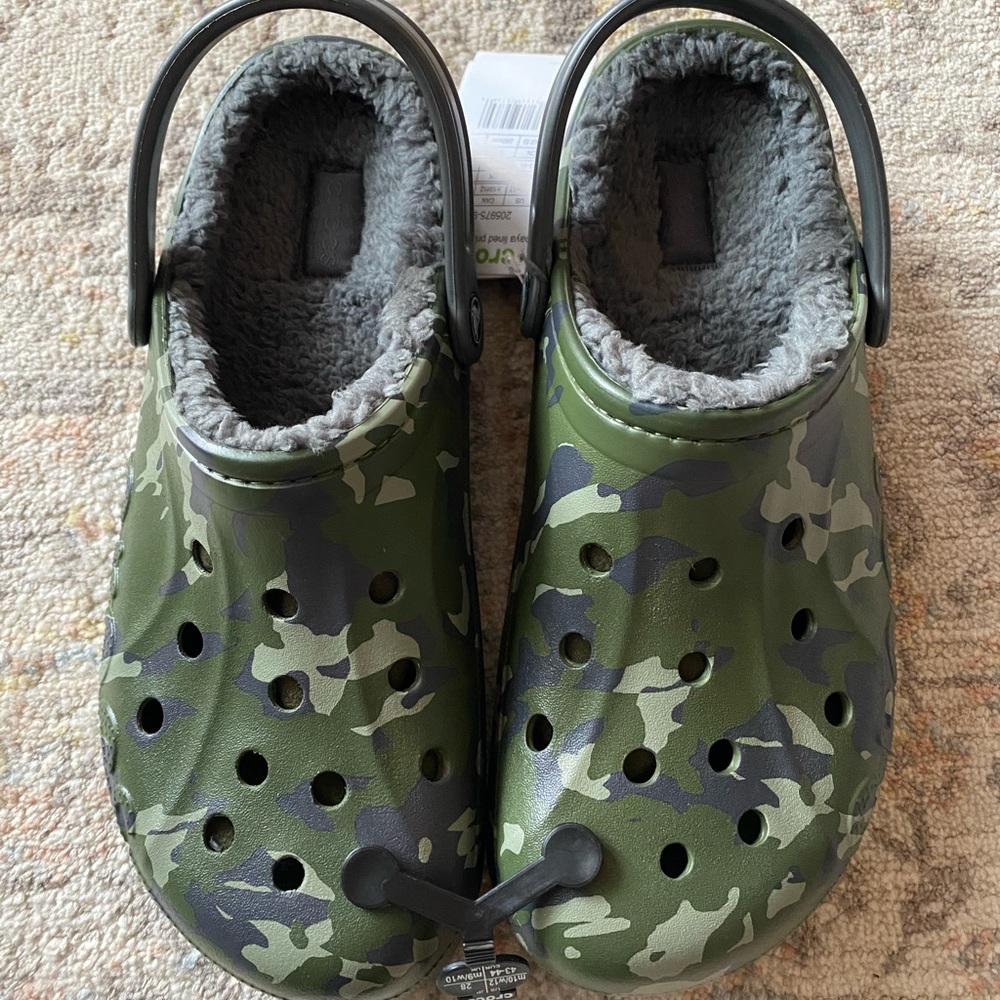 SOLD NEW: Crocs Men’s 10 - Camo fur clog